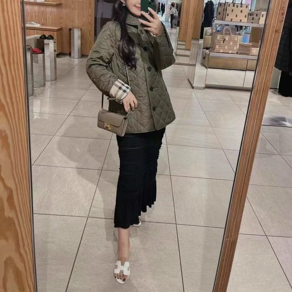 New Burberry Quilted Khaki Jacket with classic check lining - Picture 4 of 4